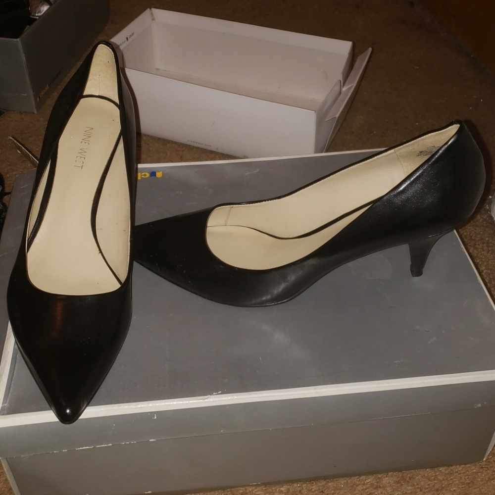 Nine West Size 11M pointed toe with kitten heel
